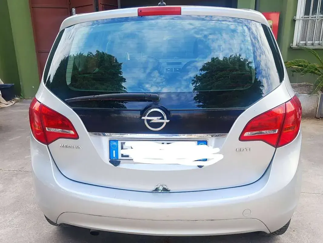 Usata Opel Meriva 75 CV (55 kW) 2010 Argento Monovolume