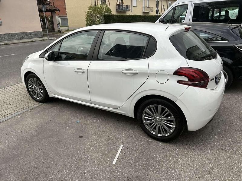 Begagnad Peugeot 208 Allure 82 HK (60 kW) 2016 Vit Halvkombi