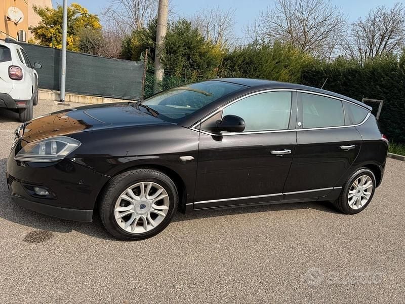 Usata Lancia Delta 120 CV (88 kW) 2012 Nero Utilitaria