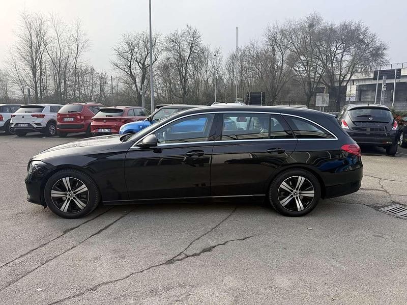 Käytetty Mercedes C200 163 HP (119 kW) 2022 Musta Farmari