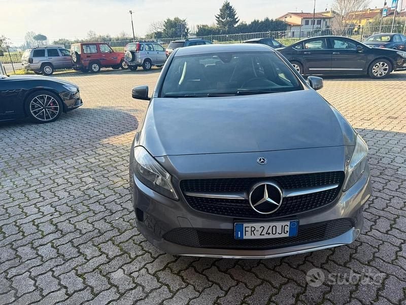 Usata Mercedes A160 Premium 122 CV (89 kW) 2017 Grigio Utilitaria