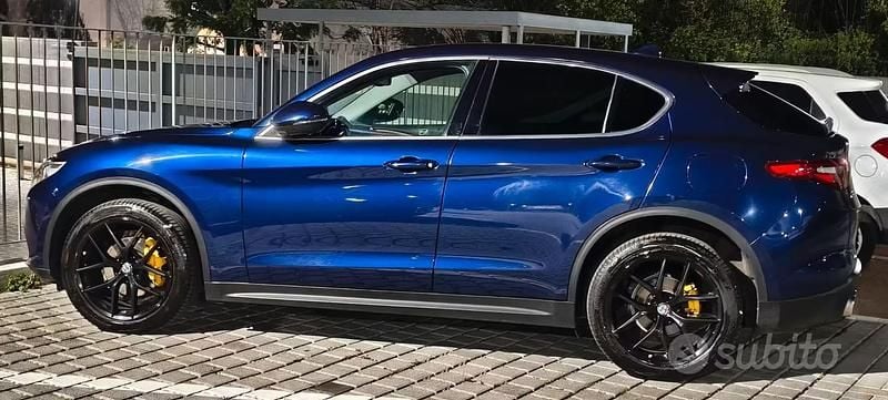 Usata Alfa Romeo Stelvio Executive 209 CV (153 kW) 2017 Blu/azzurro SUV