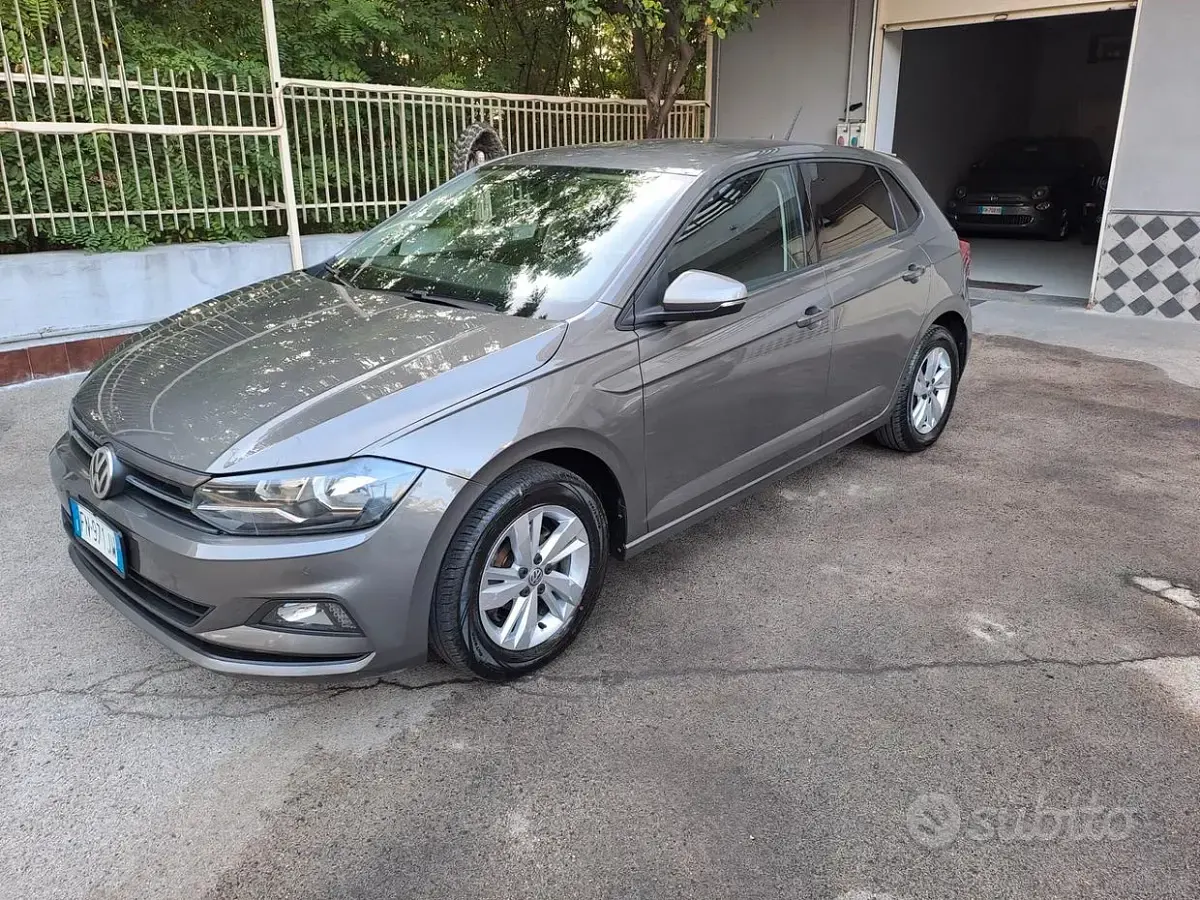 Usata VW Polo Comfortline 80 CV (58 kW) 2018 Grigio Utilitaria