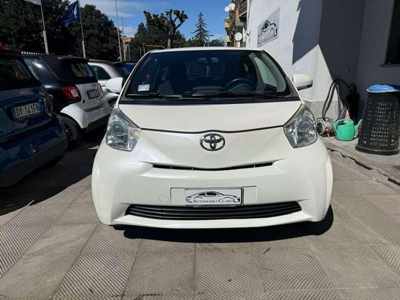 Begagnad Toyota iQ Sol 68 HK (50 kW) 2010 Vit Halvkombi
