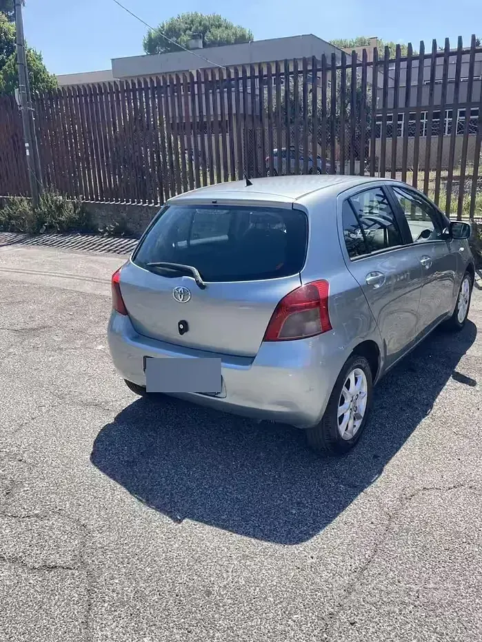 Usata Toyota Yaris Luna 87 CV (63 kW) 2008 Grigio Utilitaria