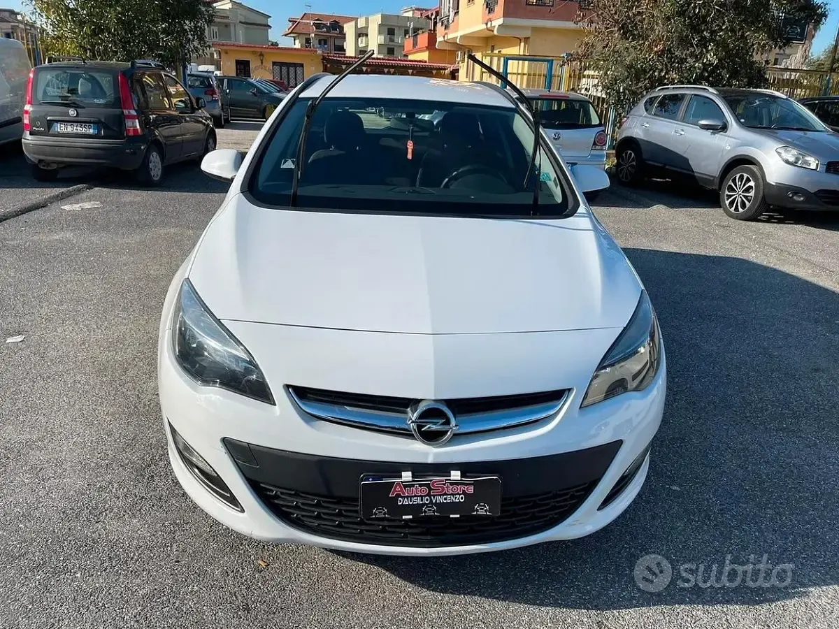 Usata Opel Astra 110 CV (80 kW) 2014 Bianco Station wagon