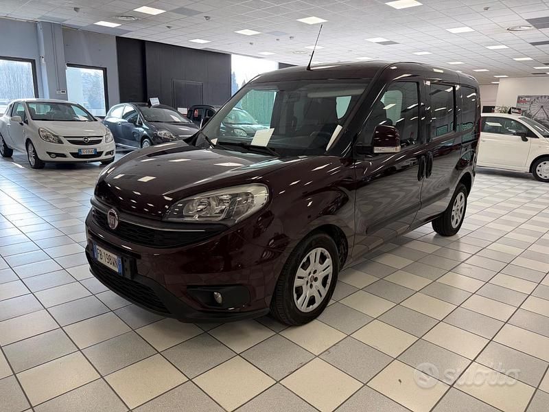 Usata Fiat Doblò Lounge 105 CV (77 kW) 2015 Marrone Monovolume