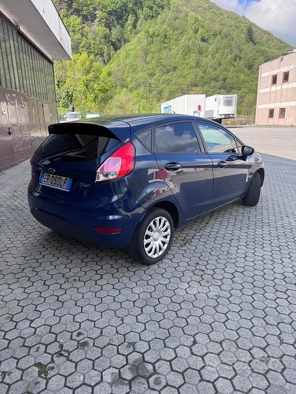Usata Ford Fiesta Titanium 75 CV (55 kW) 2013 Bianco Utilitaria