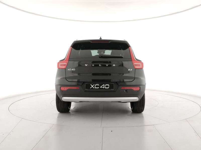 Nuova Volvo XC40 Core 164 CV (120 kW) 2025 Onyx black SUV
