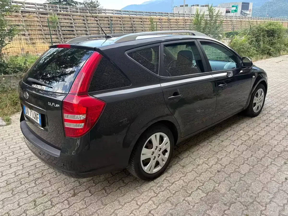 Usata Kia Ceed 126 CV (92 kW) 2009 Nero Utilitaria