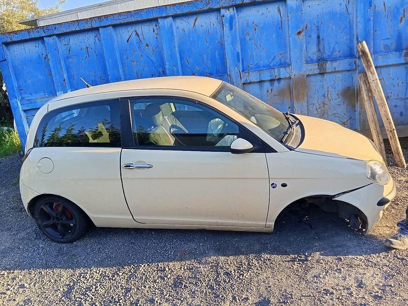 Usata Lancia Ypsilon 2004 Bianco Utilitaria
