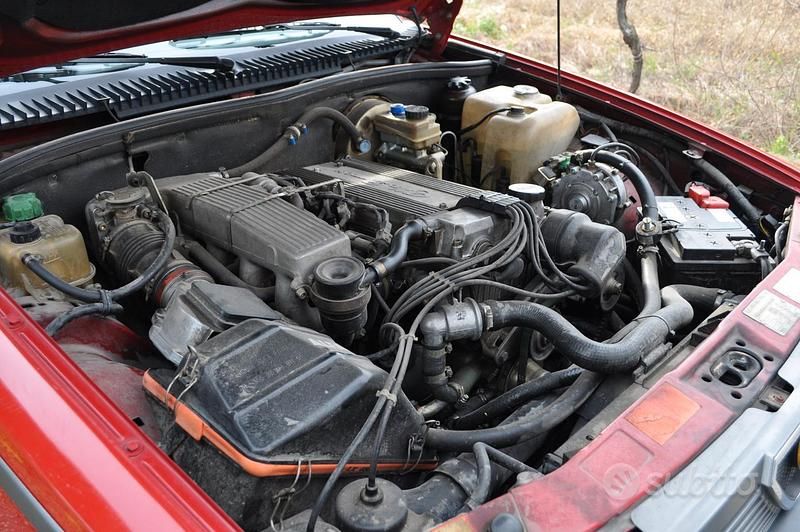 Usata Alfa Romeo 75 148 CV (108 kW) 1988 Rosso Berlina