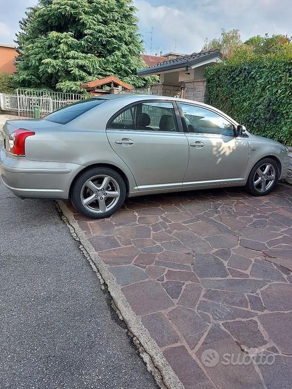 Usata Toyota Avensis 177 CV (130 kW) 2008 Grigio Berlina