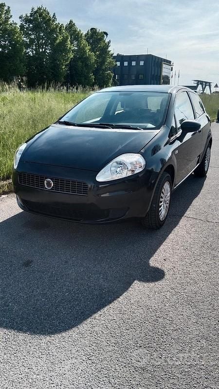 Nero Usata 2008 Fiat Grande Punto Active Due volumi | 3490 € (Buon prezzo) - Immagine 1/4
