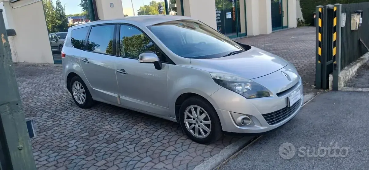 Usata Renault Scenic E-Tech 110 CV (80 kW) 2011 Grigio Monovolume