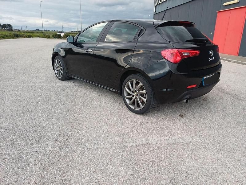 Usata Alfa Romeo Giulietta Exclusive 105 CV (77 kW) 2013 Nero Utilitaria
