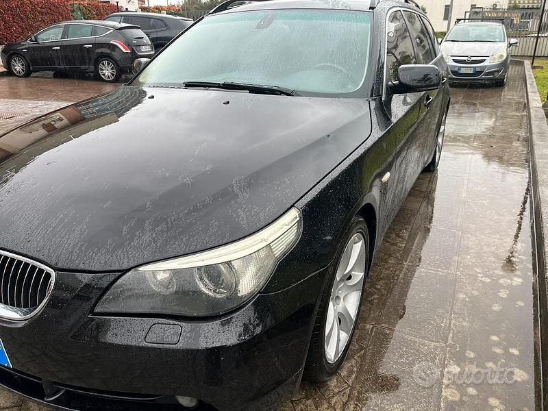 Begagnad BMW 525 2006 Svart Kombi