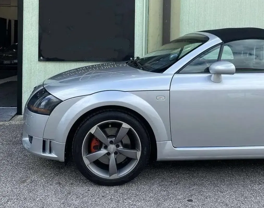 Usata Audi TT Roadster 150 CV (110 kW) 2001 Grigio Cabrio