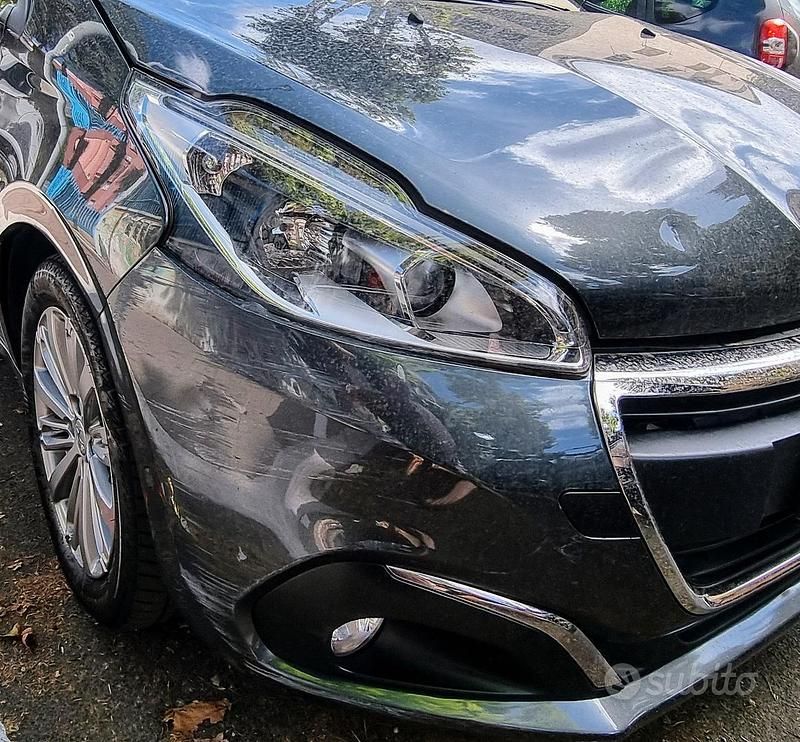 Usata Peugeot 208 Allure 82 CV (60 kW) 2017 Grigio Utilitaria