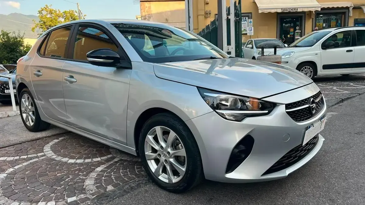 Usata Opel Corsa Edition 102 CV (75 kW) 2022 Argento Utilitaria