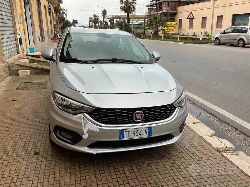 Grigio Usata 2016 Fiat Tipo Opening Edition Berlina | 8500 € (Buon prezzo) - Immagine 1/4