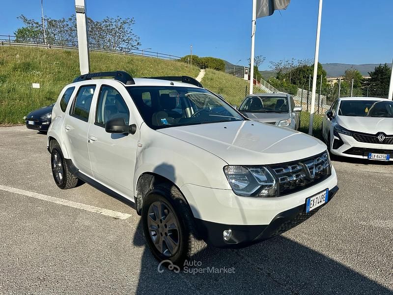 Usata Dacia Duster Lauréate 105 CV (77 kW) 2014 Bianco SUV