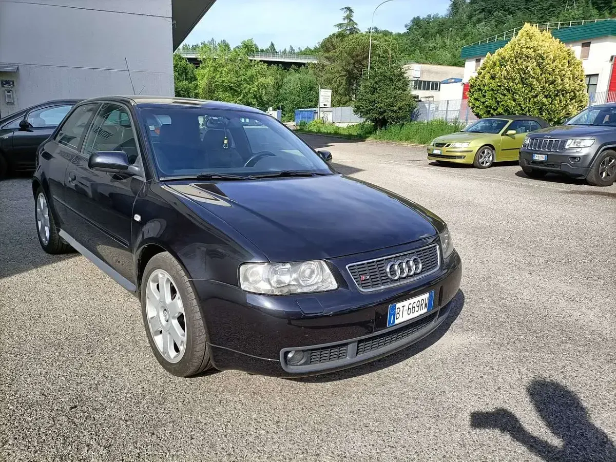 Usata Audi A3 Ambiente 209 CV (153 kW) 2001 Brilliant black Utilitaria