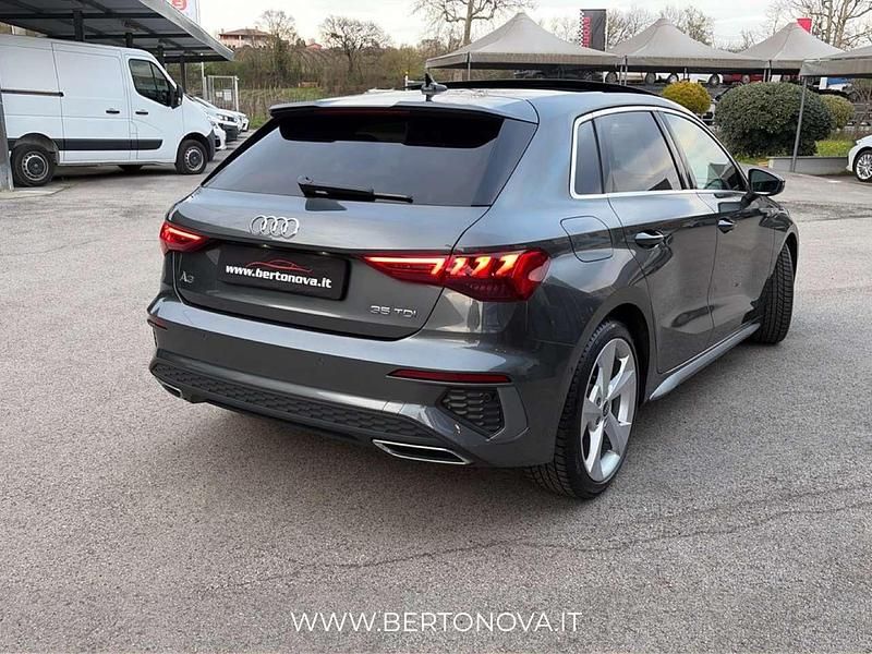 Usata Audi A3 S-Line 150 CV (110 kW) 2024 Grigio Utilitaria