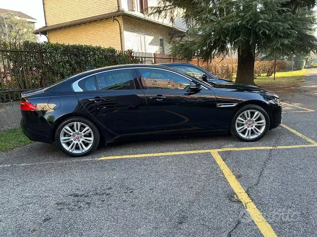 Usata Jaguar XE 180 CV (132 kW) 2017 Nero Berlina