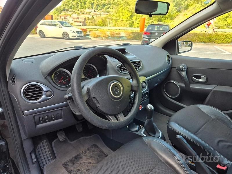 Usata Renault Clio II 75 CV (55 kW) 2007 Nero Berlina