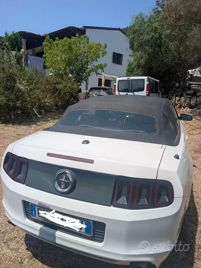 Usata Ford Mustang 310 CV (228 kW) 2013 Bianco Cabrio