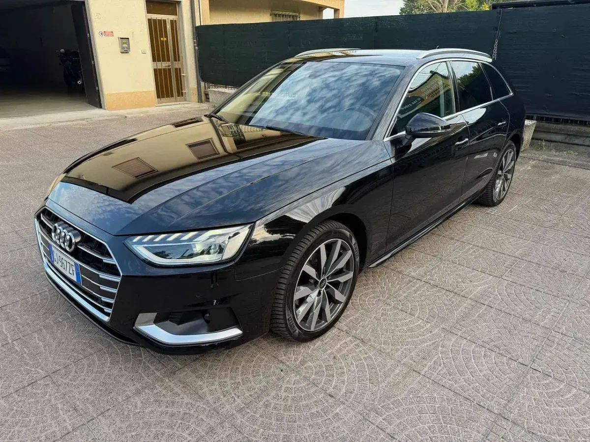 Begagnad Audi A4 Advanced 163 HK (119 kW) 2022 Svart Kombi