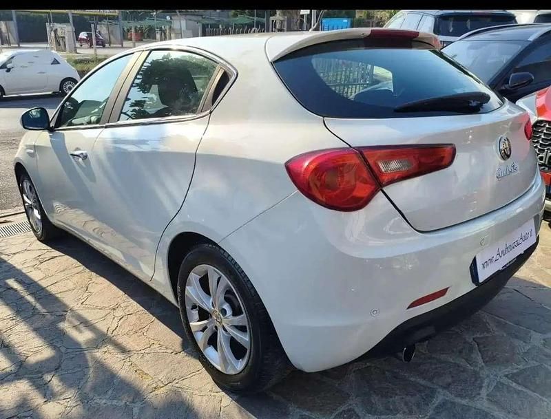 Usata Alfa Romeo Giulietta Progression 105 CV (77 kW) 2013 Bianco Berlina