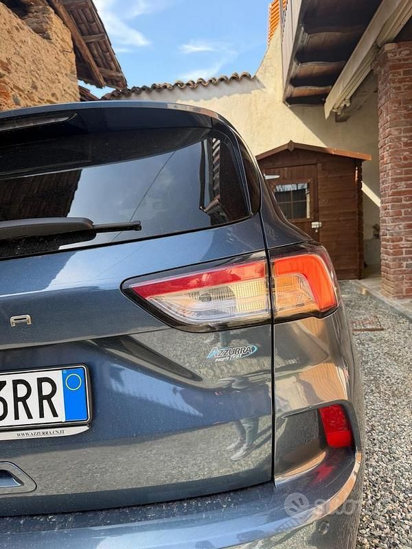 Usata Ford Kuga 120 CV (88 kW) 2022 Blu SUV