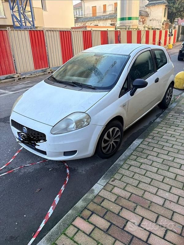 Usata Fiat Grande Punto 77 CV (56 kW) 2006 Bianco Utilitaria