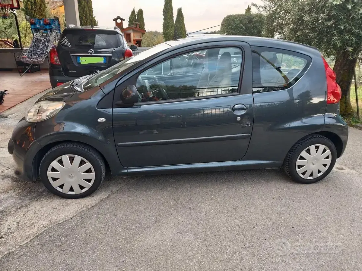 Usata Peugeot 107 68 CV (50 kW) 2008 Bluazzurro Utilitaria