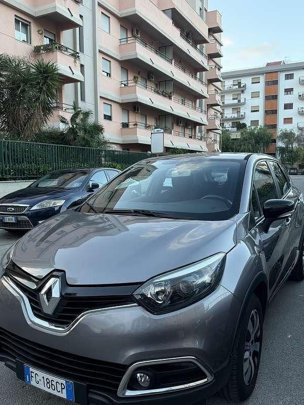Usata Renault Captur Zen 90 CV (66 kW) 2016 Grigio SUV