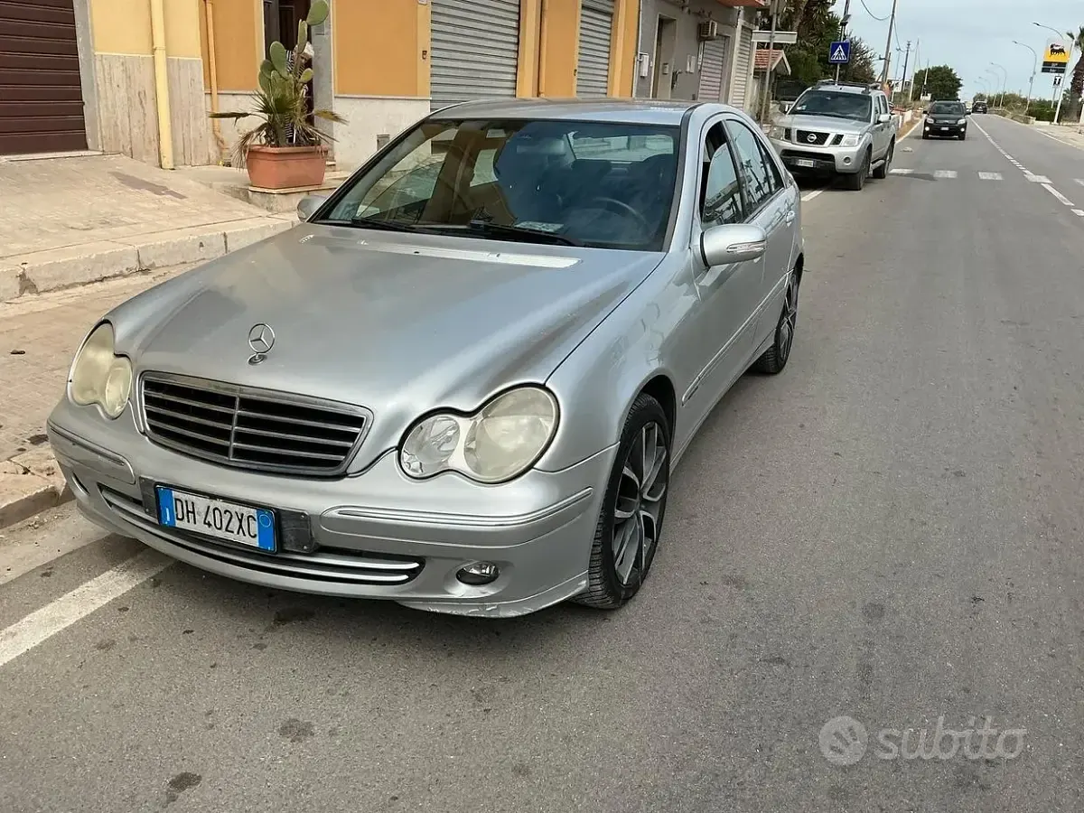 Usata Mercedes C220 Avantgarde 150 CV (110 kW) 2005 Grigio Berlina