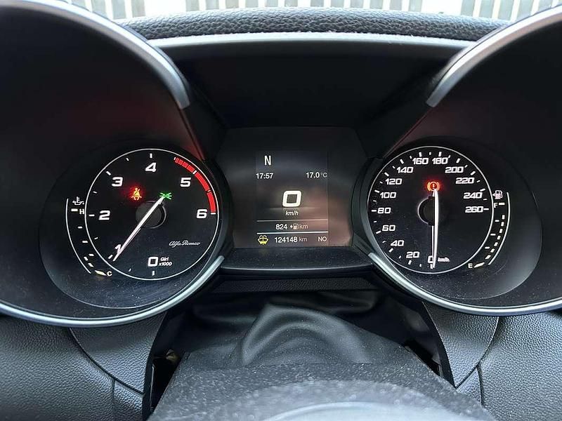 Usata Alfa Romeo Giulia Super 179 CV (131 kW) 2016 Berlina