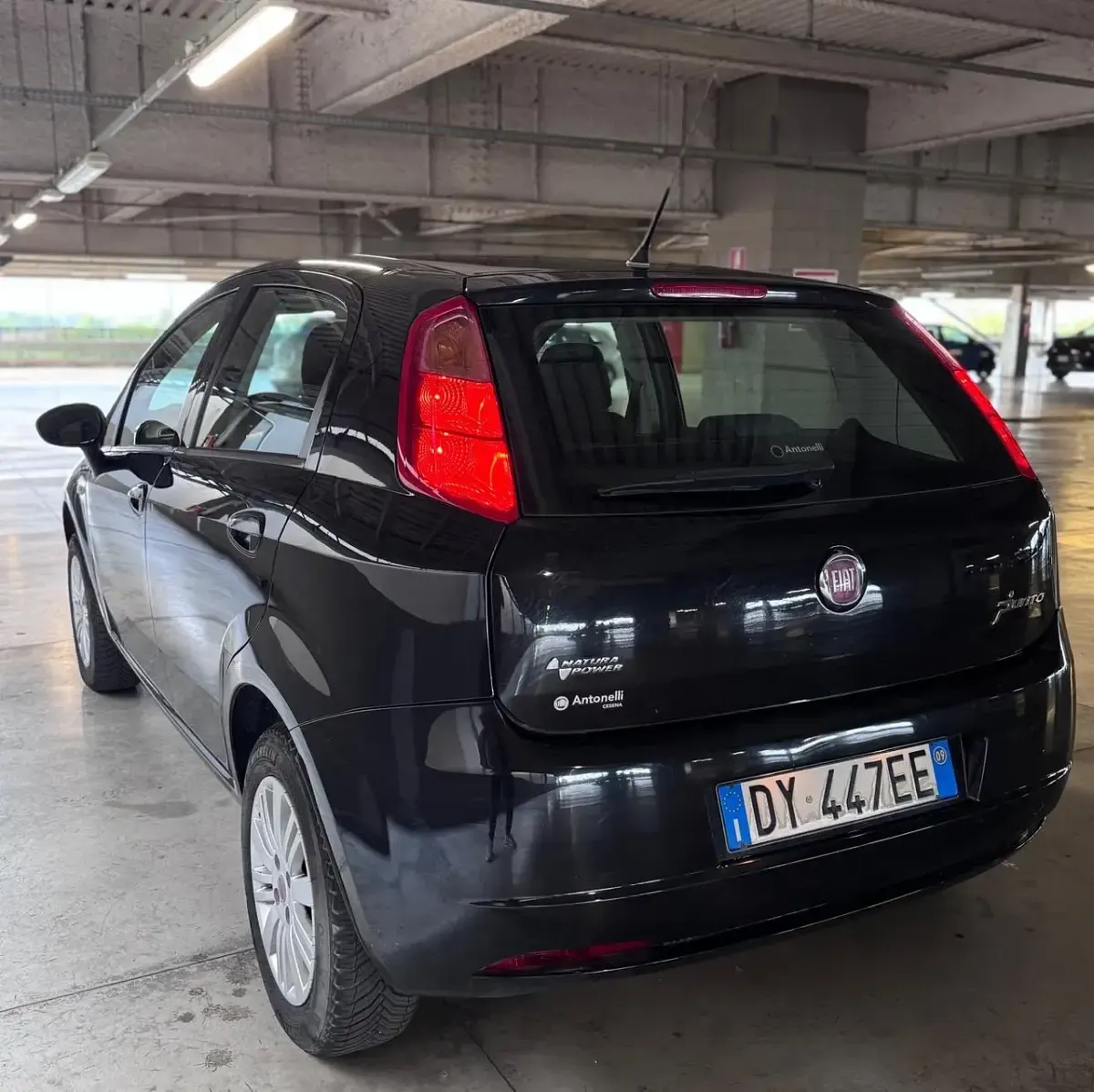 Usata Fiat Grande Punto Dynamic 77 CV (56 kW) 2009 Nero Utilitaria