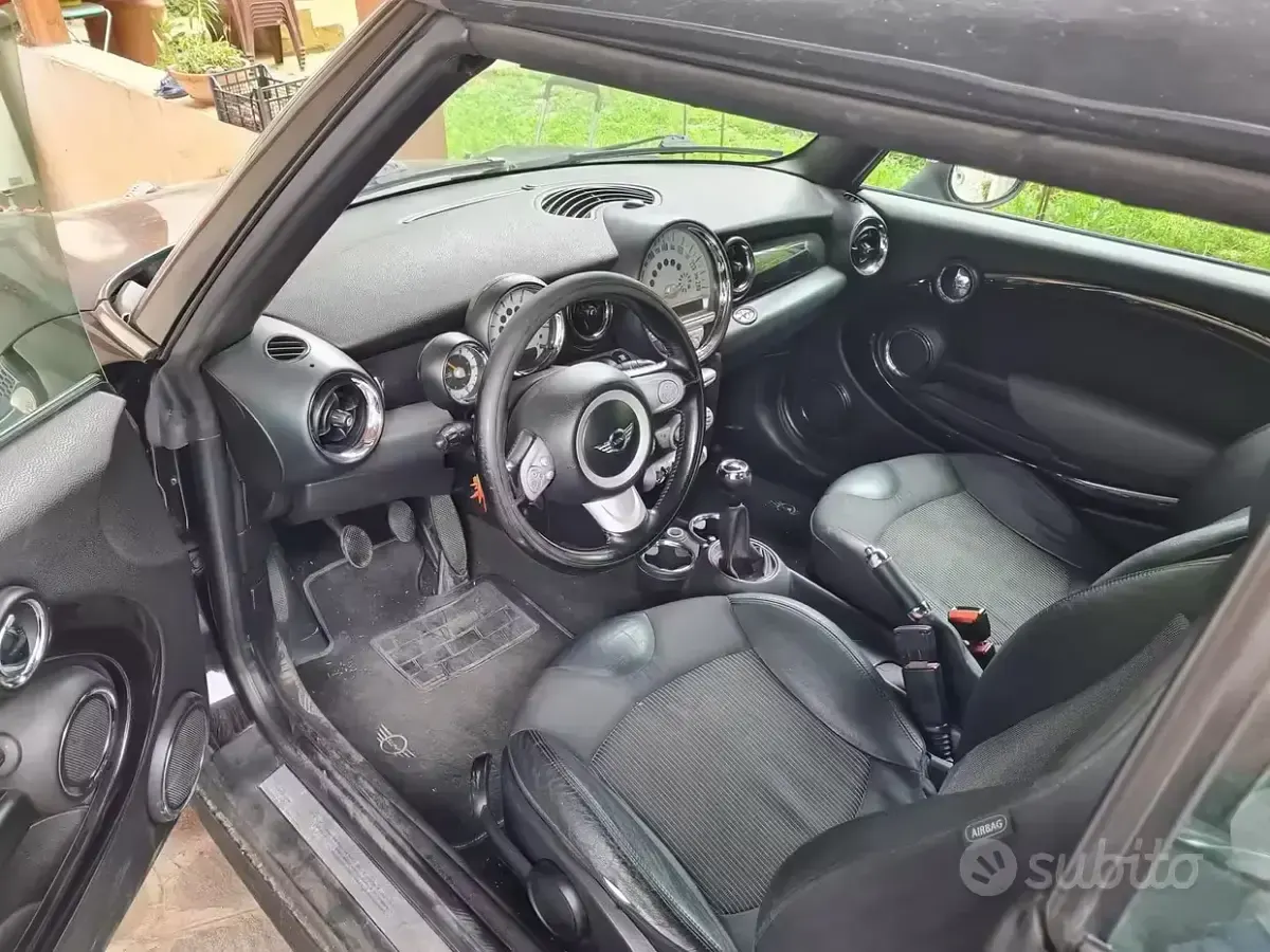 Usata Mini Cooper Cabriolet 120 CV (88 kW) 2009 Nero Cabrio