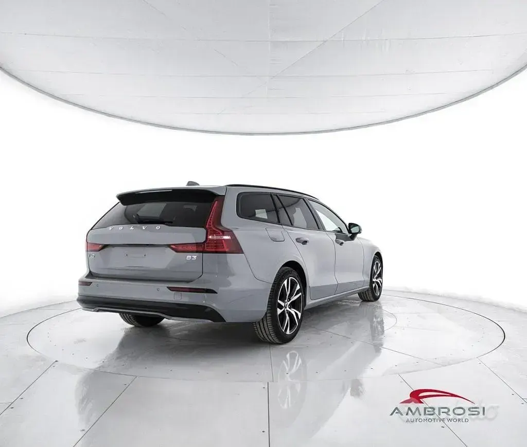 Nuova Volvo V60 Plus 197 CV (144 kW) 2026 Grigio Station wagon