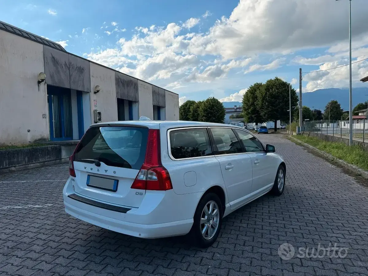 Usata Volvo V70 Summum 163 CV (119 kW) 2010 Bianco Station wagon