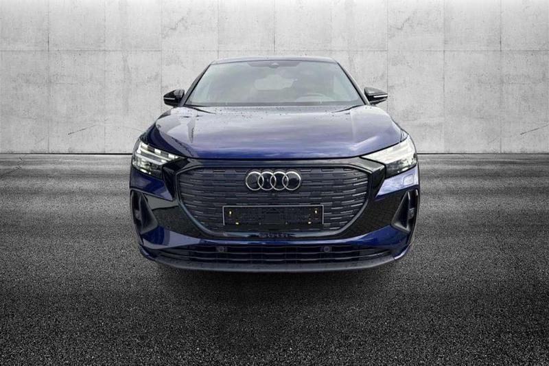Usata Audi Q4 e-tron S-Line 210 kW (286 CV) 2024 Blu/azzurro SUV