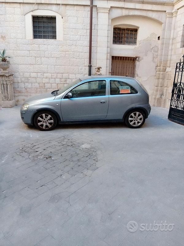 Usata Opel Corsa 69 CV (50 kW) 2005 Grigio Berlina