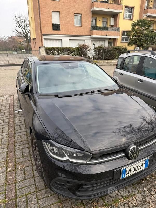 Usata VW Polo Life 95 CV (69 kW) 2023 Nero Utilitaria