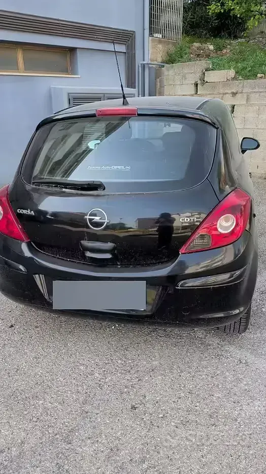 Usata Opel Corsa 75 CV (55 kW) 2010 Nero Utilitaria