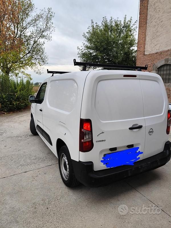 Begagnad Opel Combo 102 HK (75 kW) 2019 Vit Minibuss