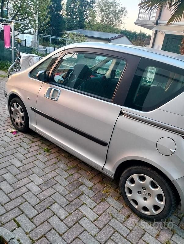 Usata Peugeot 1007 70 CV (51 kW) 2008 Grigio Monovolume