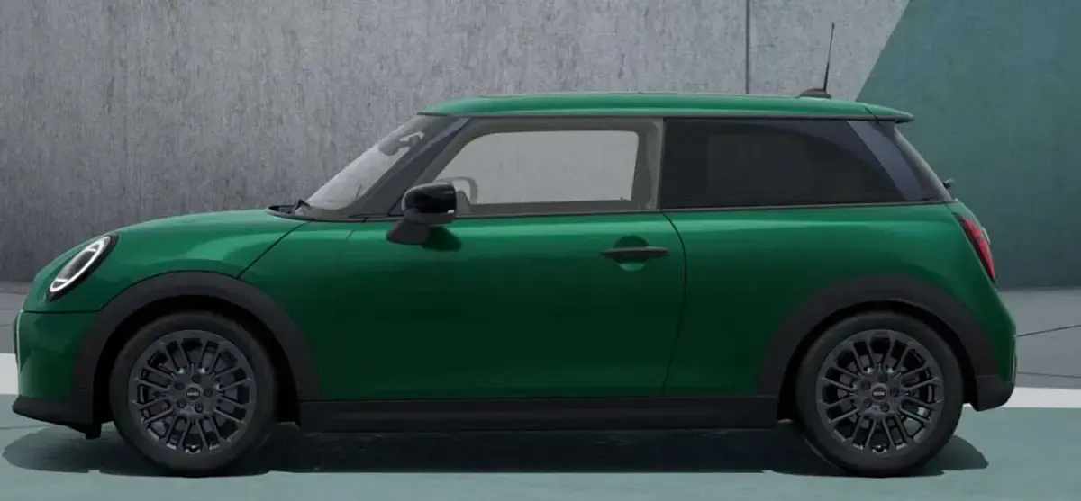 Usata Mini Cooper Favoured 156 CV (114 kW) 2024 Verde Utilitaria